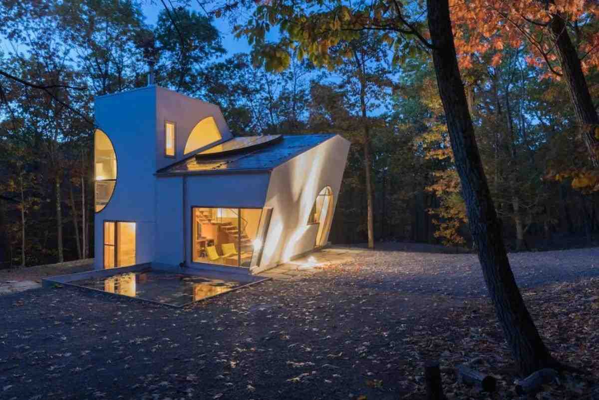 Hudson Valley Airbnb Lets You Sleep Inside a Living Sculpture